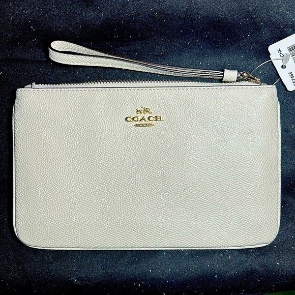⭐⭐Coach Leather Large Wristlet⭐⭐ - Picture 1 of 13